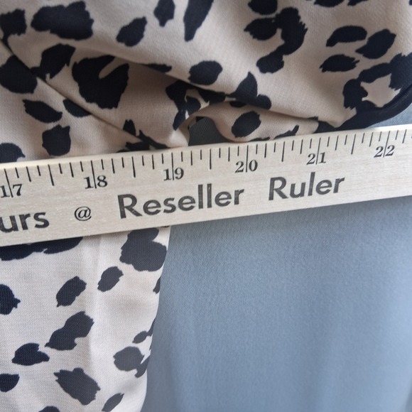 Harlowe & Graham Leopard Print Women's Blouse Medium Short Sleeve Keyhole‎ Back - Picture 7 of 8